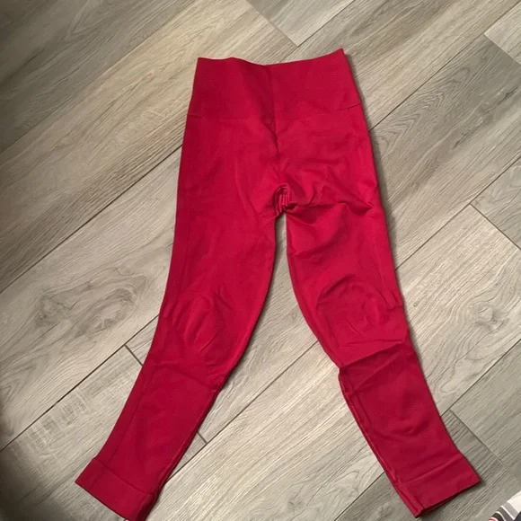 Lululemon - Picture 1 of 3